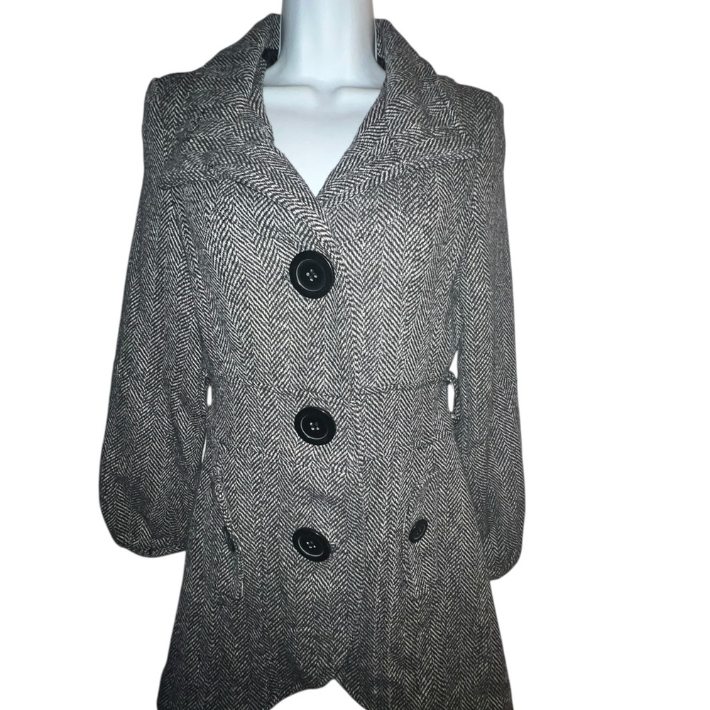Tweed button up, fully lined coat by “Last Kiss” gorgeous detail. Sz small